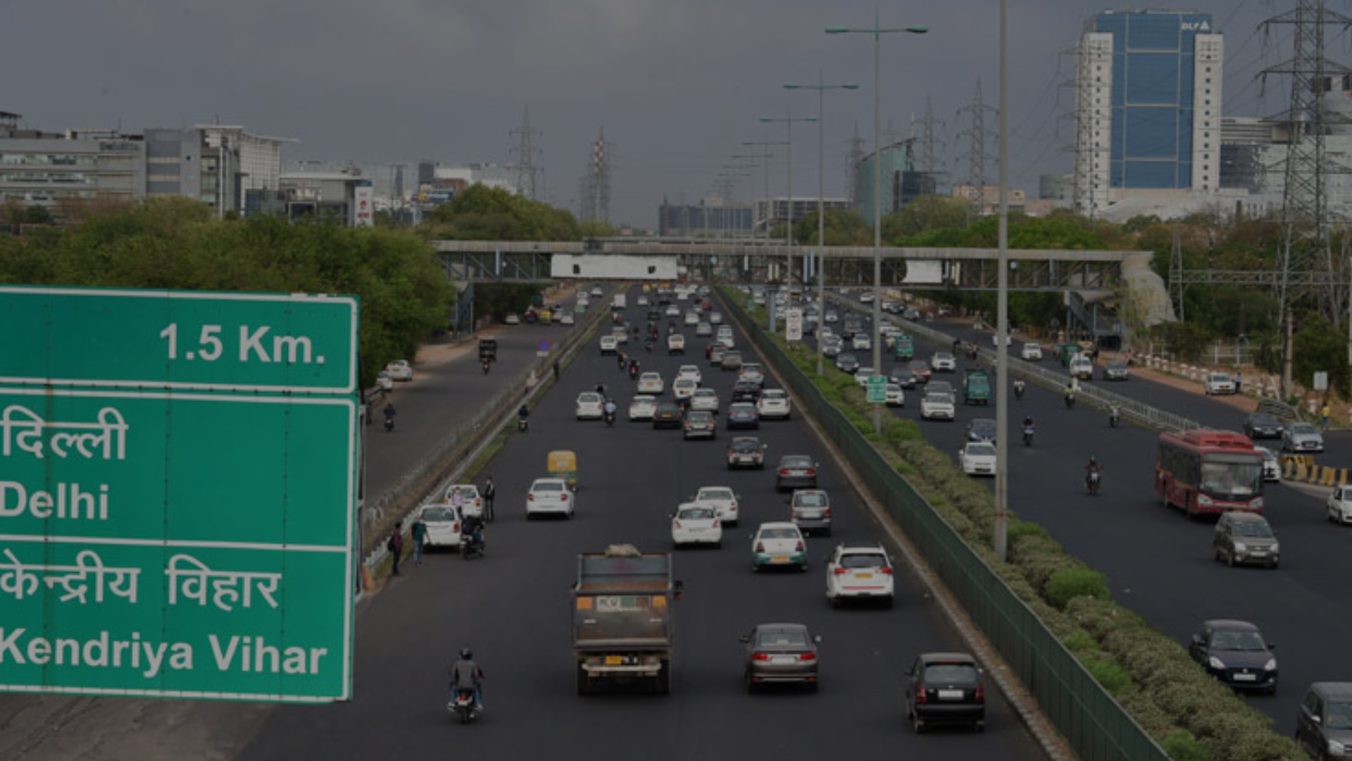 Read more about the article How Road Logistics Firms Can Gear Up for Delhi Ban on Non-BS6, Non-CNG, and Non-EV Commercial Vehicles